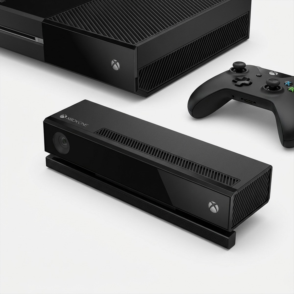 Microsoft Xbox One 500GB All-in-One Entertainment System Bundle with Kinect Sensor & Wireless Controller ( Pre Owned )